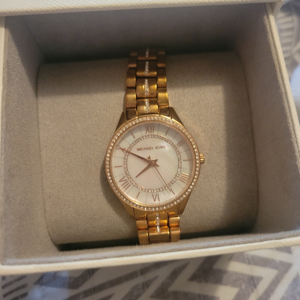 Michael kors watch rose gold